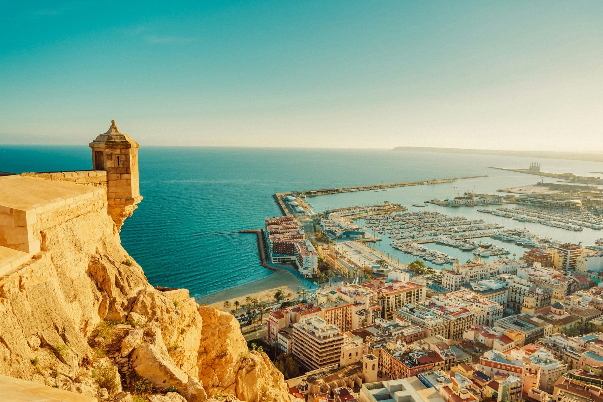 5 pueblos de Alicante tan fotogénicos que querrás parar el coche en cada curva