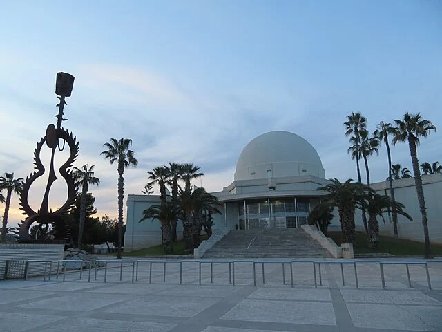 Planetario de Castellón en el Grau, lugar de referencia para la observación del eclipse total de Sol de 2026