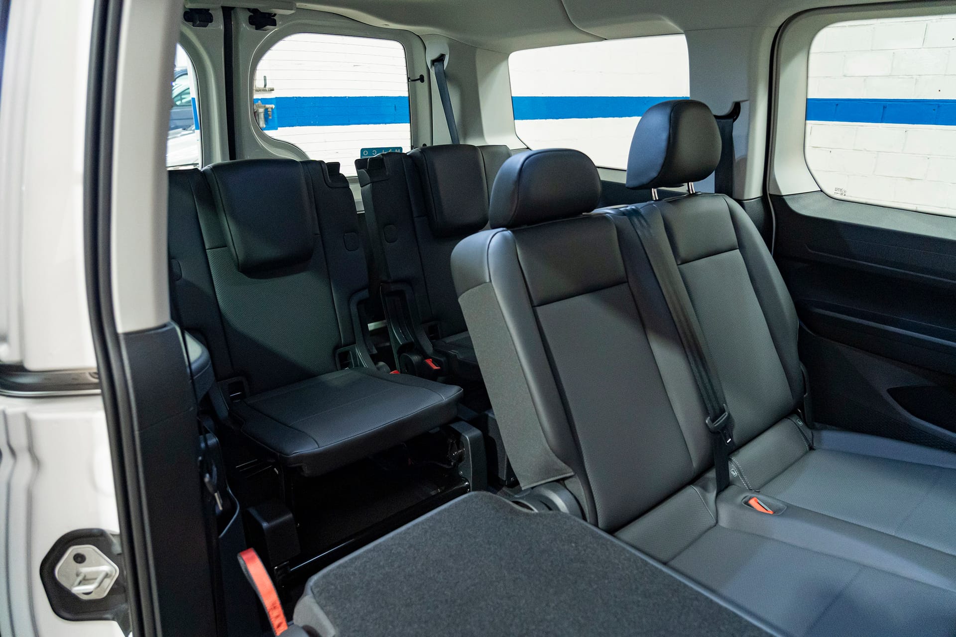 Coches 5 plazas reales: interior de monovolumen con espacio para familia